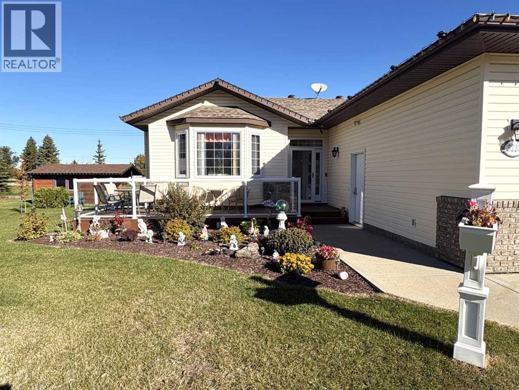 Listing photo – 5220 48 Avenue, Lougheed