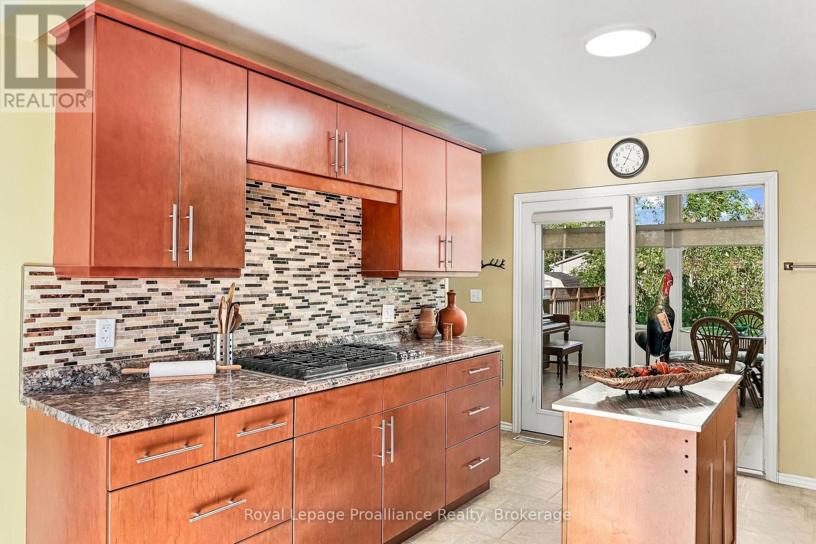 31 PERRY AVENUE - 14