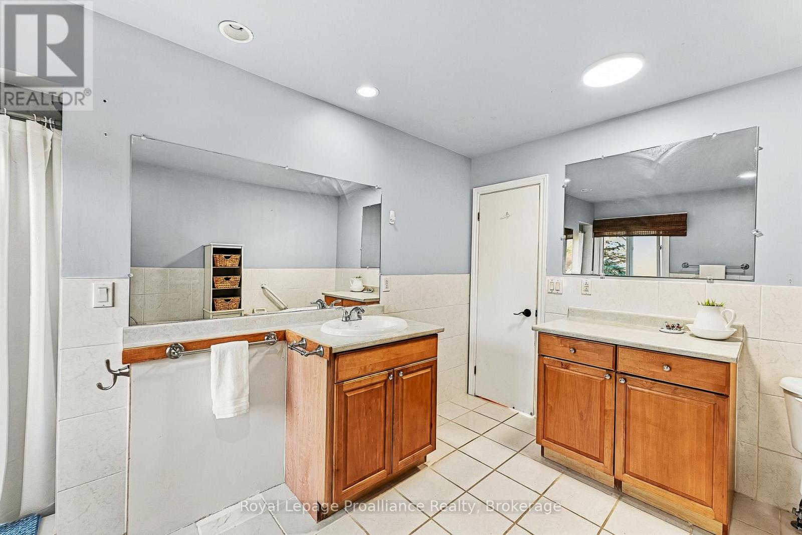 31 PERRY AVENUE - 24