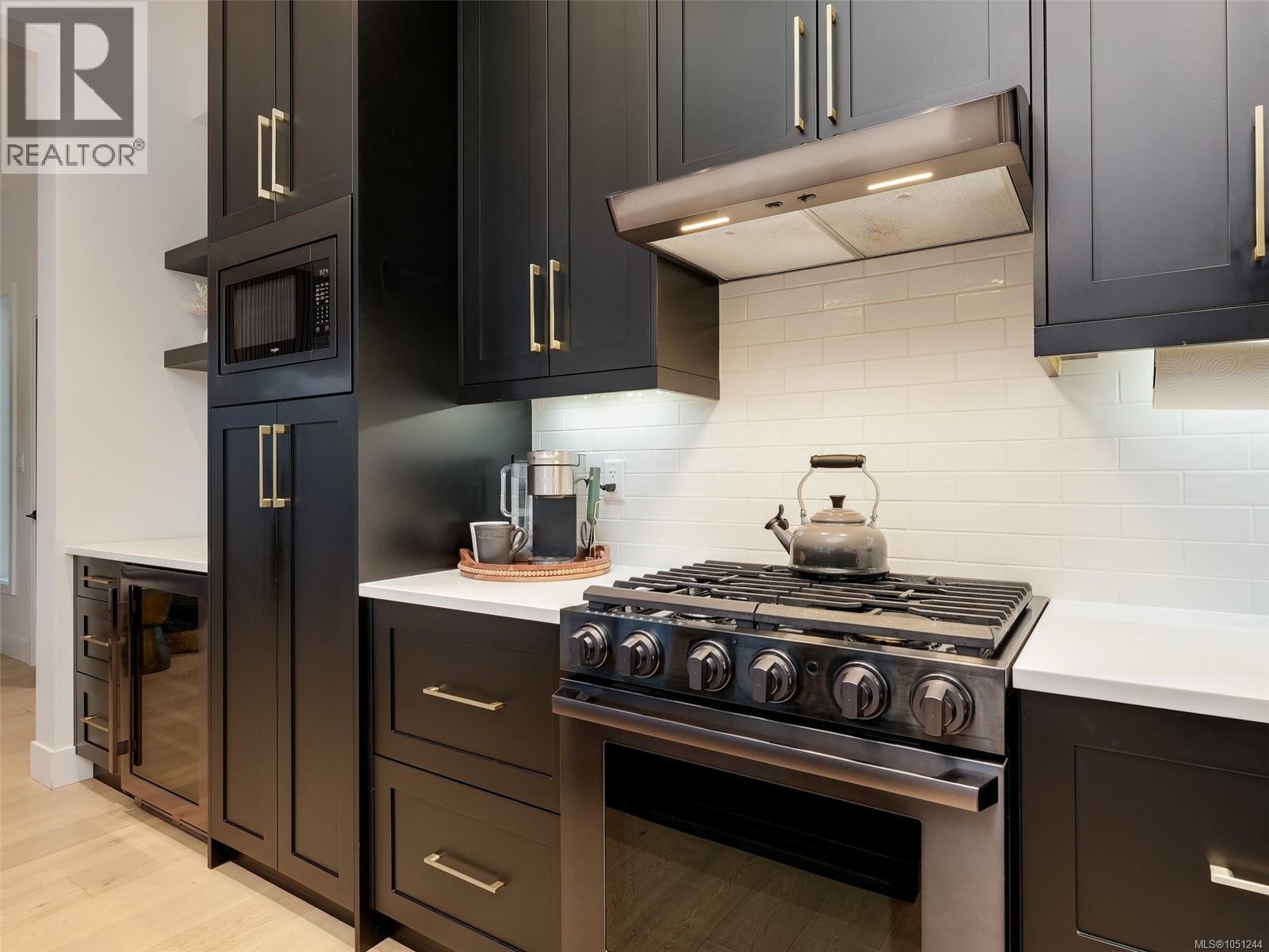 2403 Azurite Cres - 11