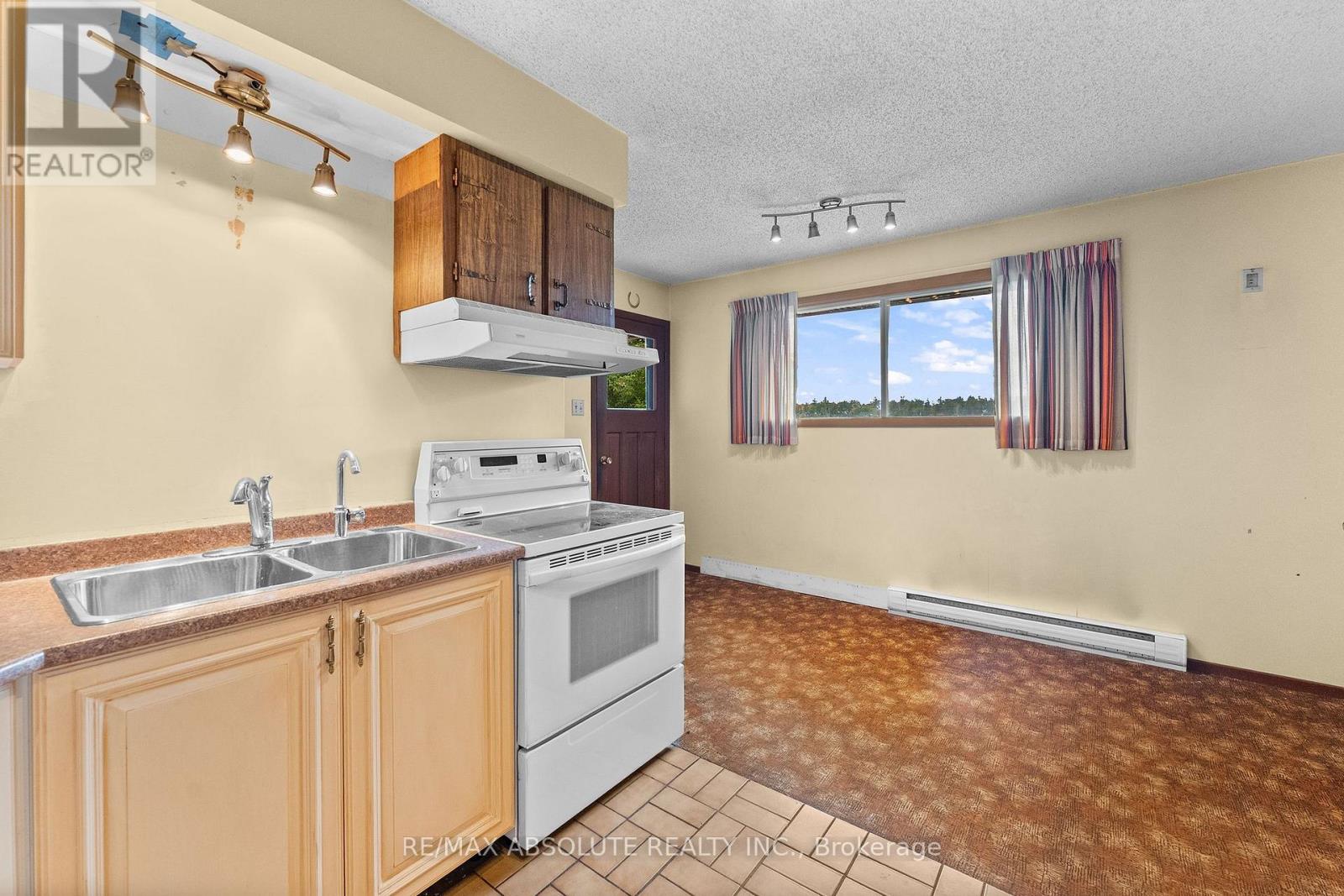 327 NIEMAN DRIVE, McNab/Braeside — photo 12