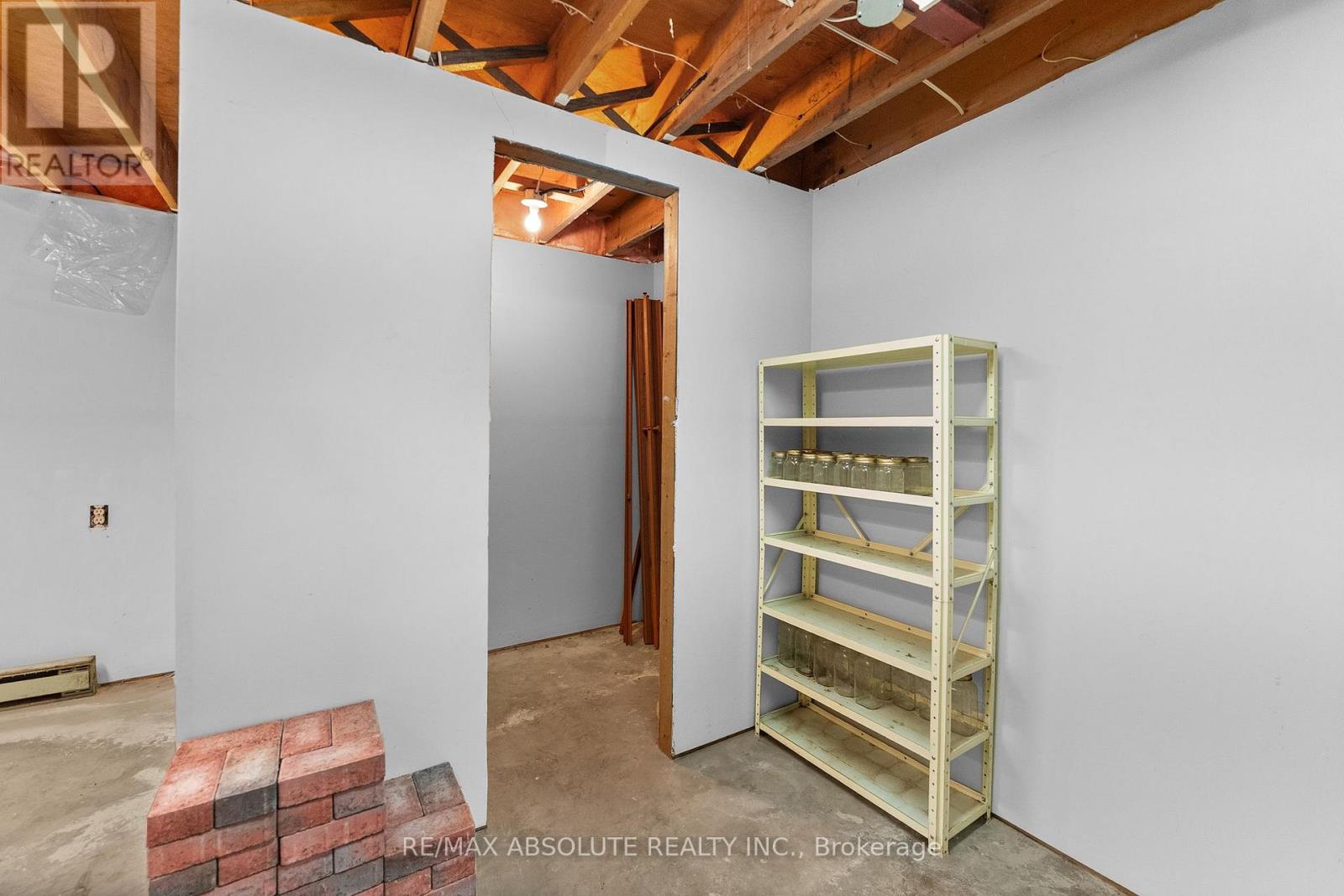 327 NIEMAN DRIVE - 31