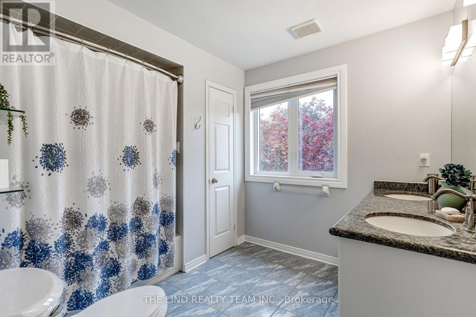 97 Thompson Drive, East Gwillimbury, ON photo 22