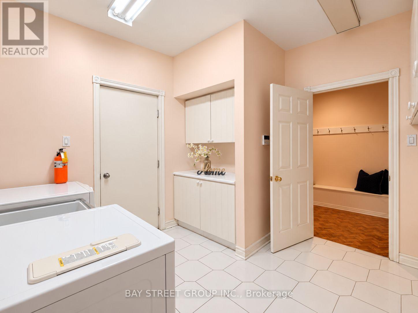 6 HUNT CLUB COURT - 33