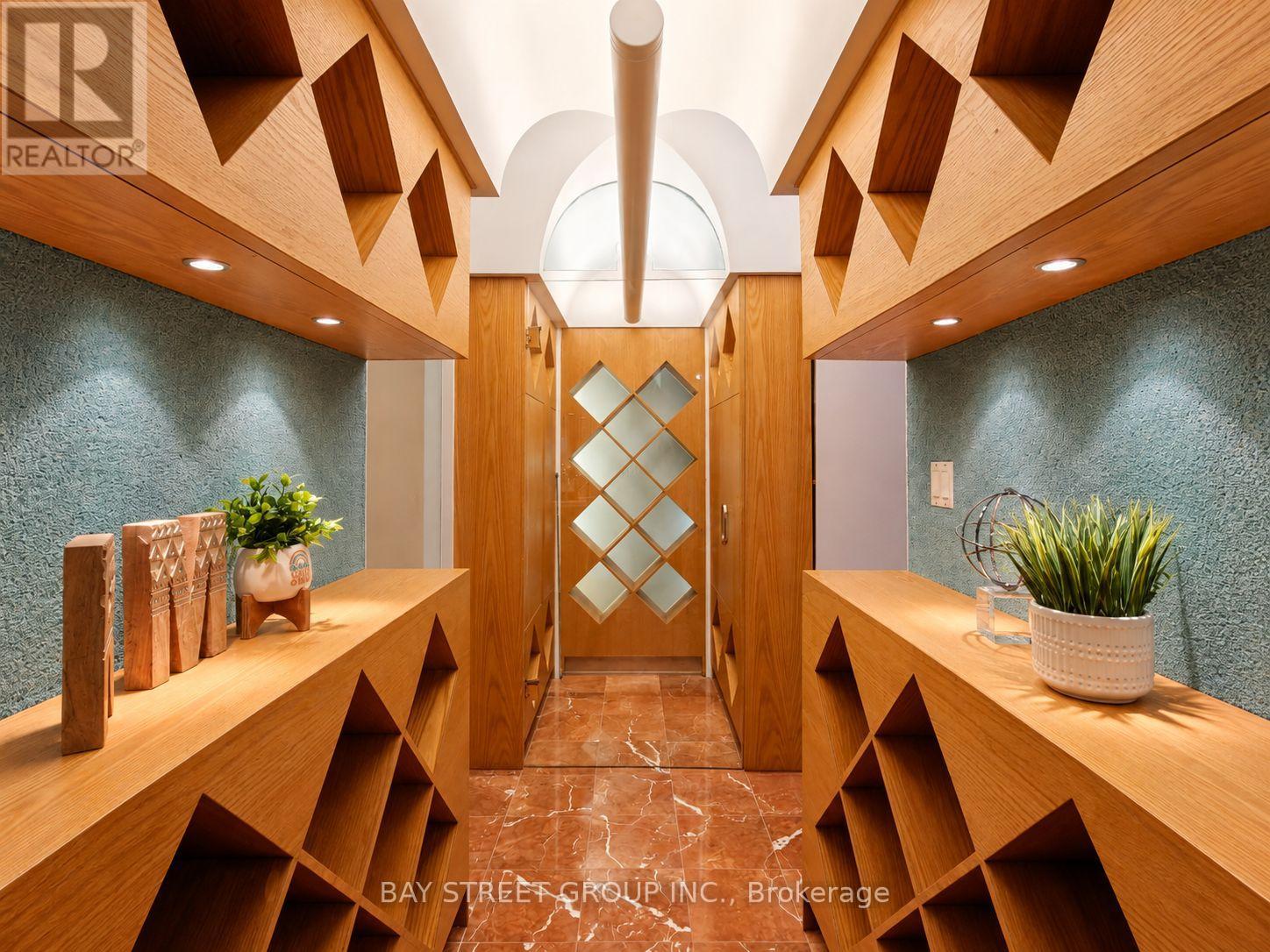 6 HUNT CLUB COURT - 35