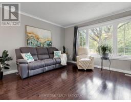 Bedroom 3 - 93 Bayview Parkway, Newmarket, ON L3Y3W2 Photo 6