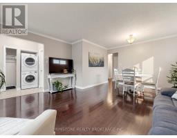 Living room - 93 Bayview Parkway, Newmarket, ON L3Y3W2 Photo 9