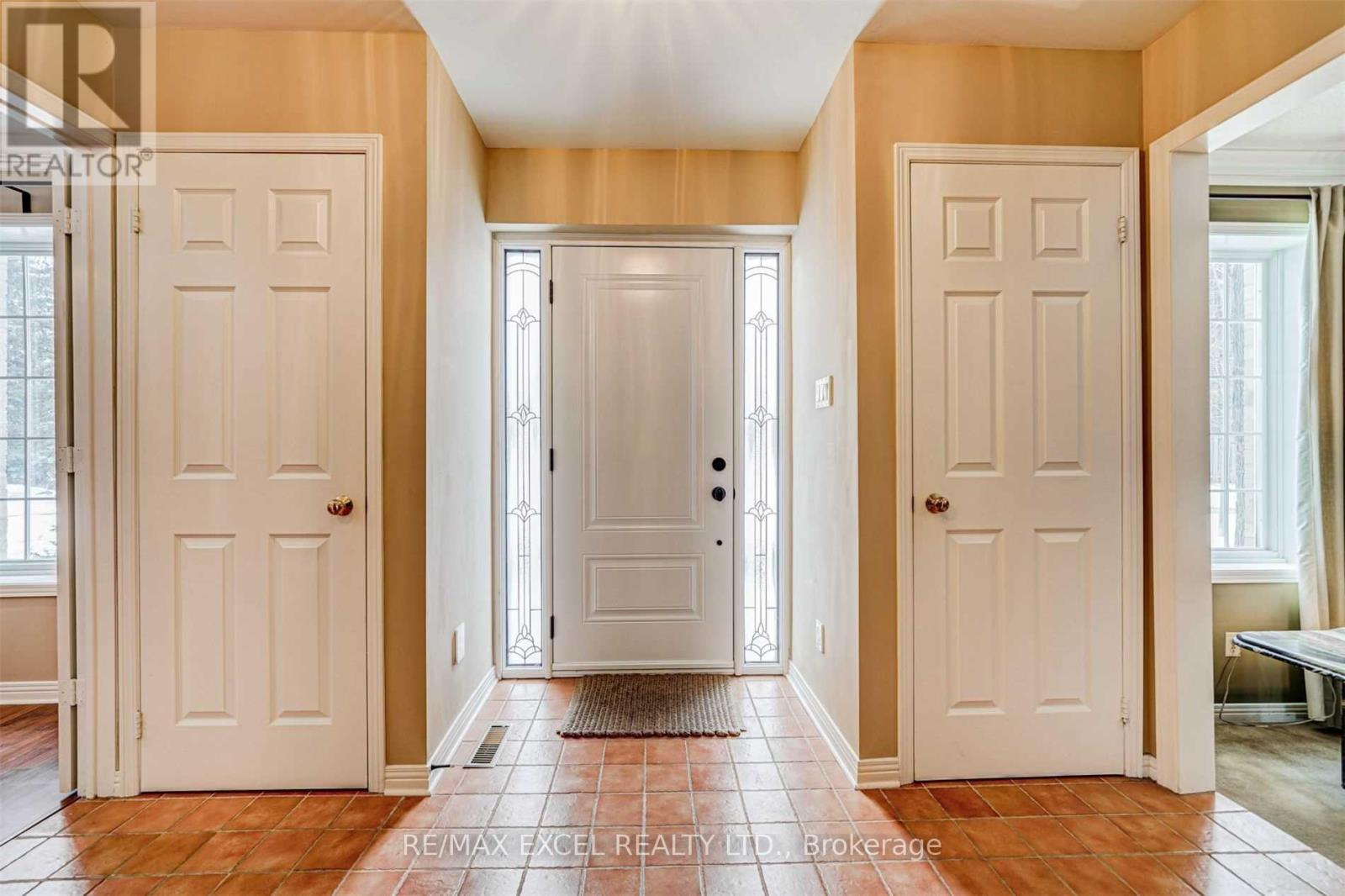 36 HEDGEWOOD DRIVE, Markham (Unionville) — photo 2