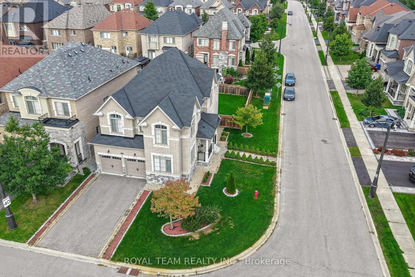 636 Mcgregor Farm Trail, Newmarket, ON photo 37
