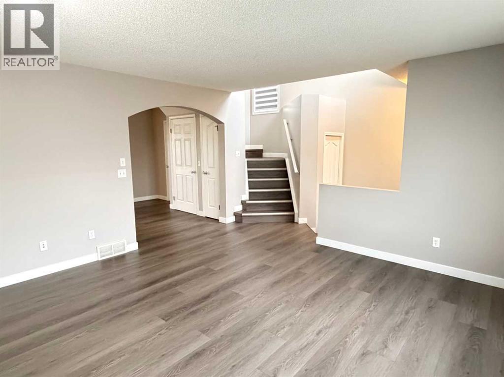 95 Panora Close NW, Calgary, Alberta, T3K0G4 — thumbnail 9