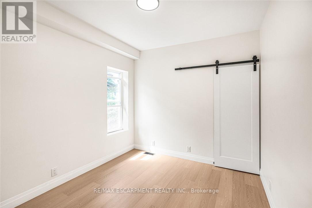 203 BROCK STREET - 12
