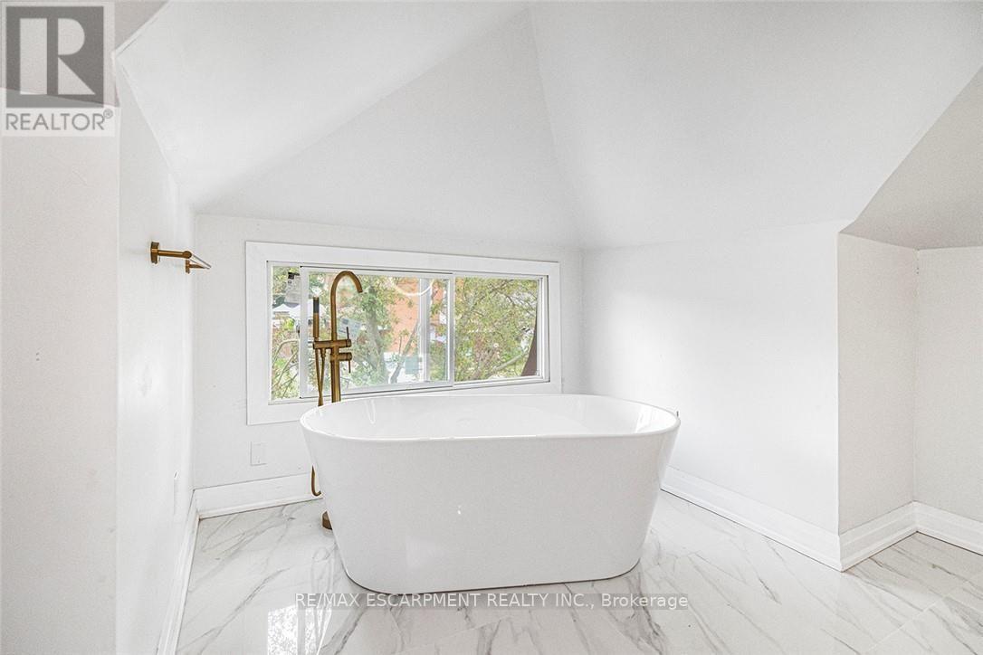 203 BROCK STREET - 21