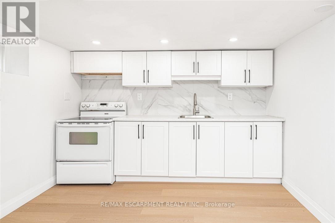 203 BROCK STREET - 24