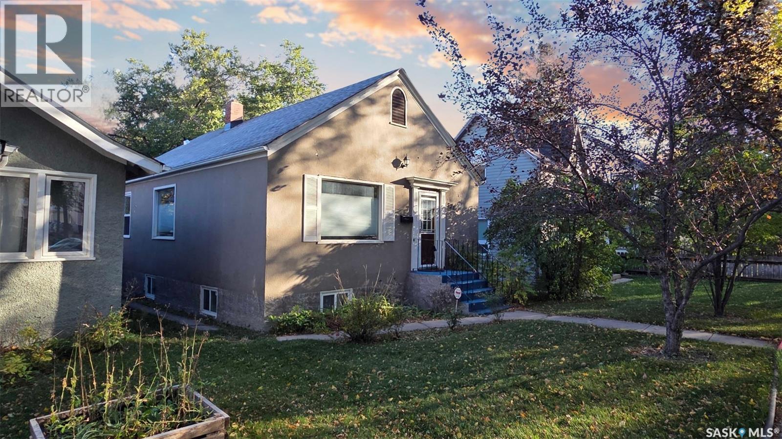 723 9th STREET E - 1