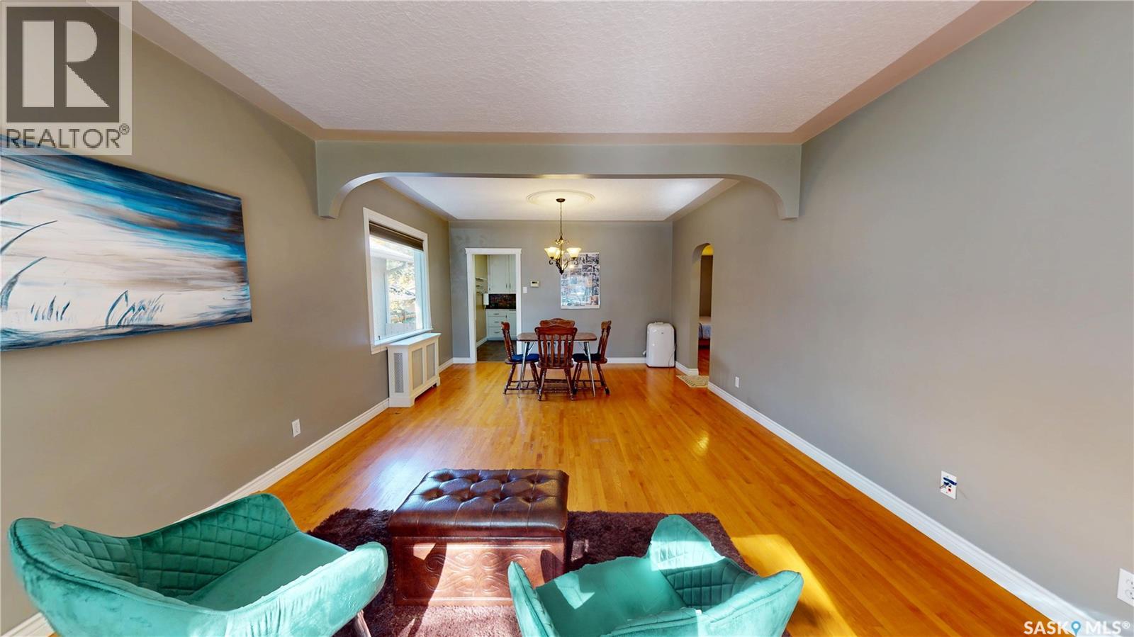 723 9th STREET E - 10
