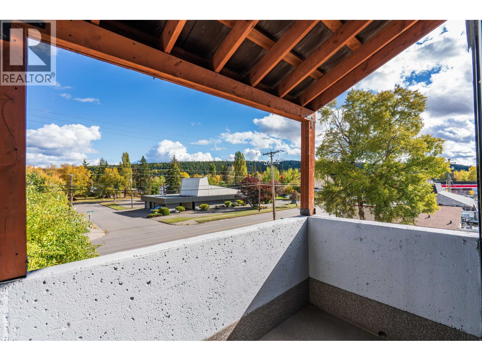 Photo 32 of 39 — 1877 QUEENSWAY · Prince George, BC