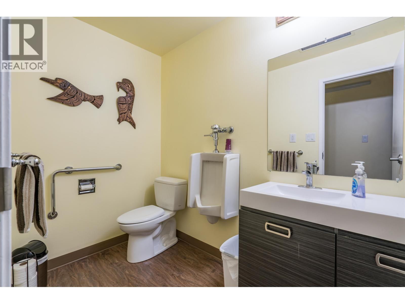 Photo 35 of 39 — 1877 QUEENSWAY · Prince George, BC