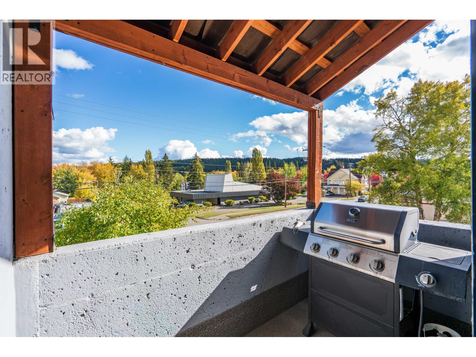 Photo 34 of 39 — 1877 QUEENSWAY · Prince George, BC