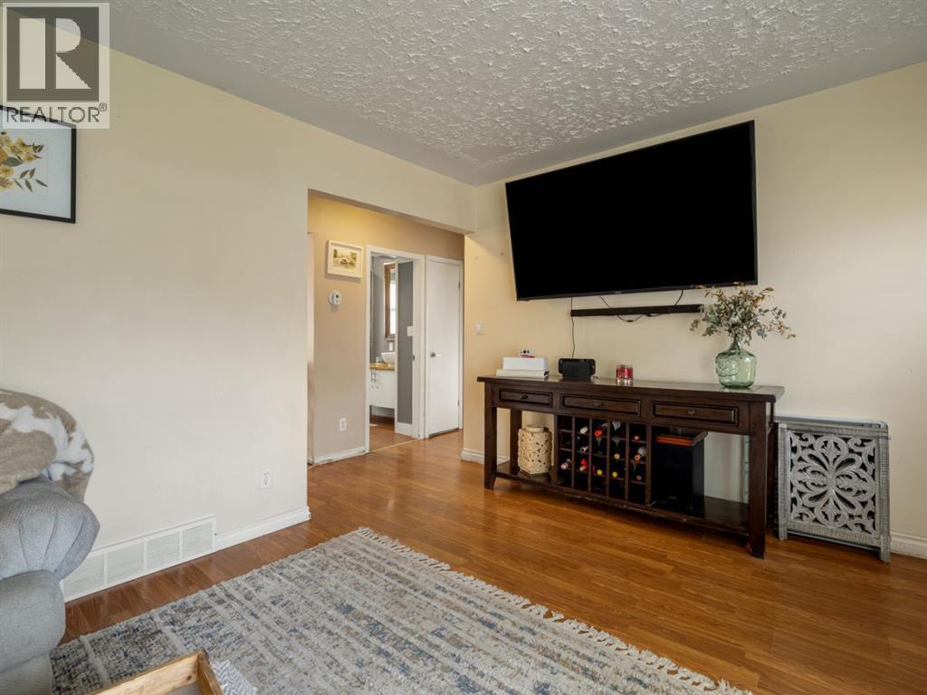 2219 14 Street - 8