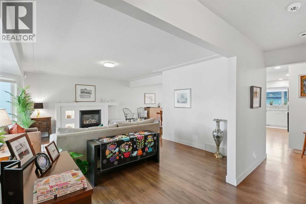 2515 19A Street SW - photo 2