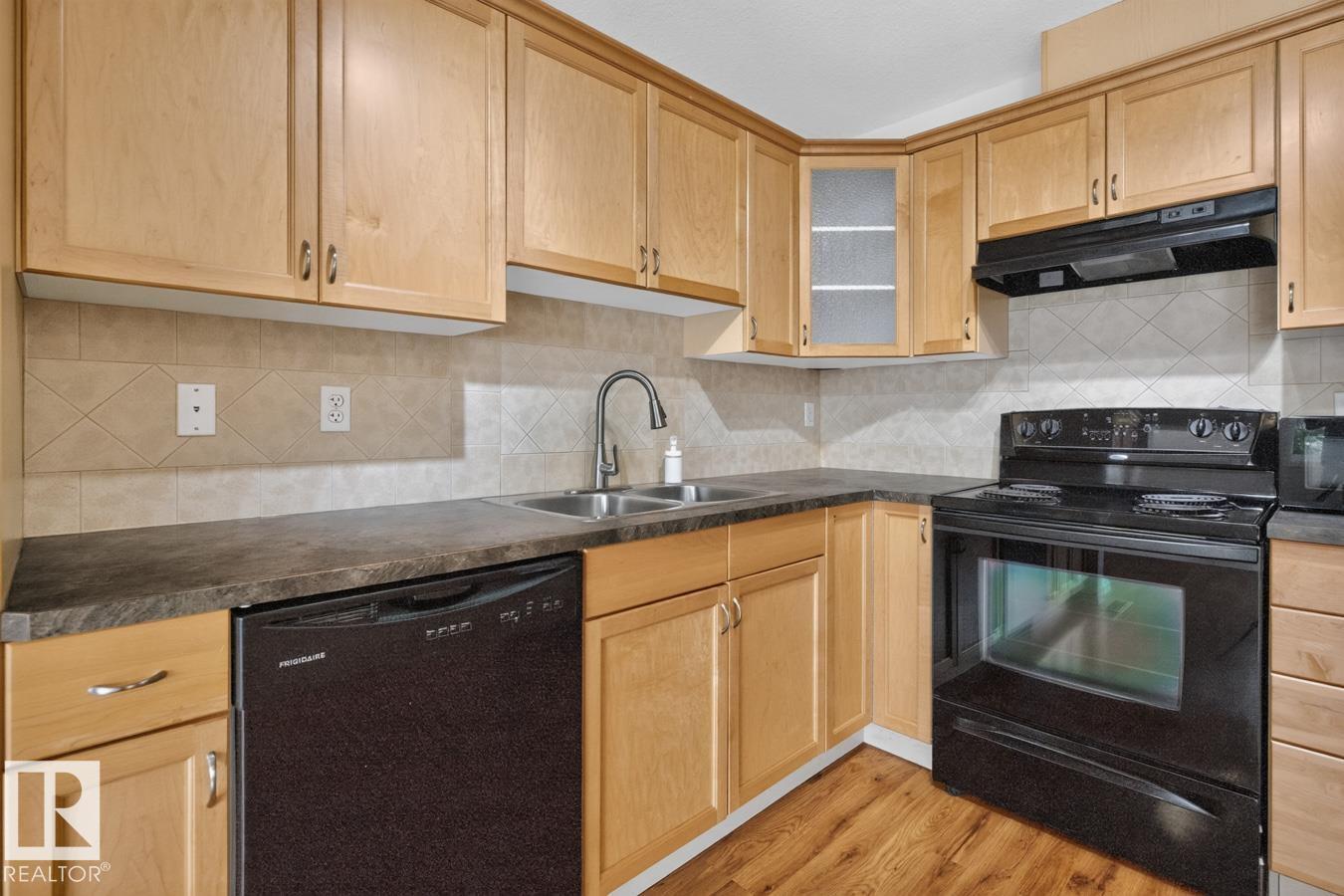 #10 2816 34 AV NW - 12