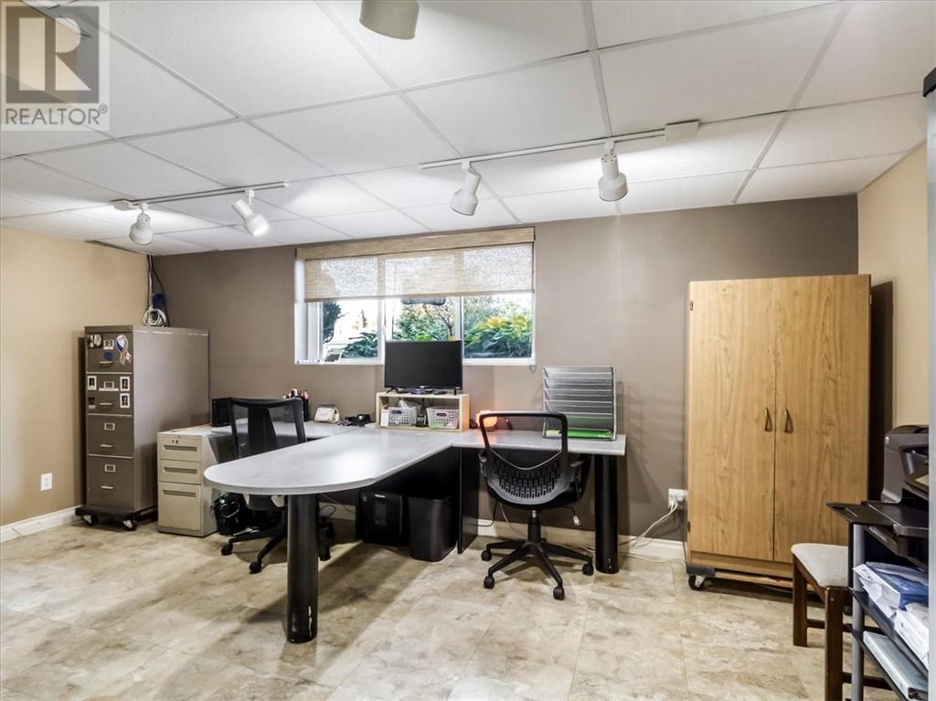 30 Fir St - Image 25