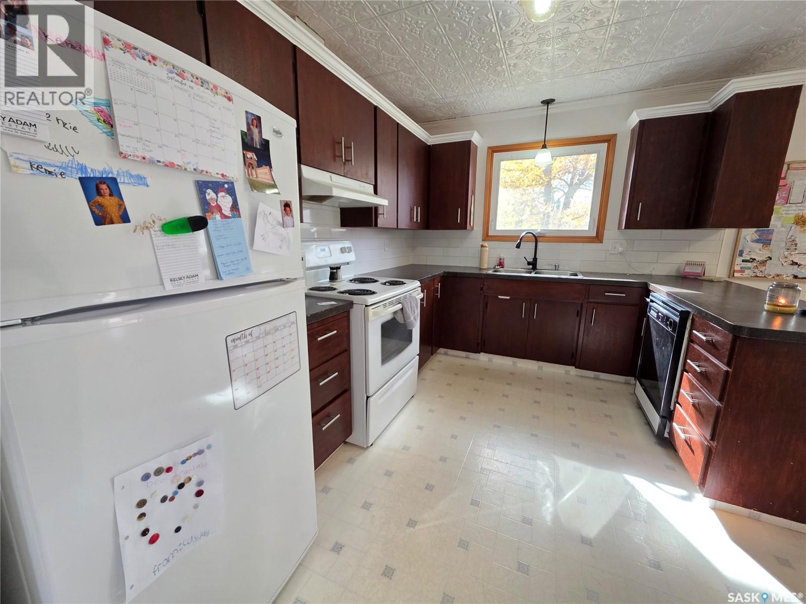 503 Thompson STREET, Herbert — photo 2