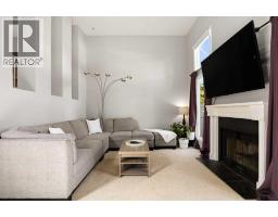 723 Queenston Terrace SE - photo 2