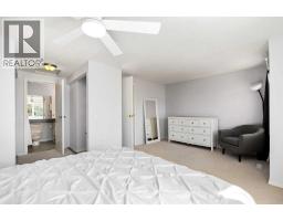 723 Queenston Terrace SE - photo 16