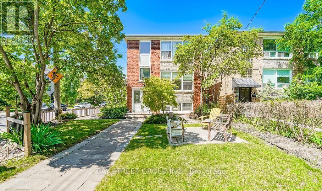 MAIN FLOOR - 2 ROWLEY AVENUE, Toronto (Mount Pleasant East)
