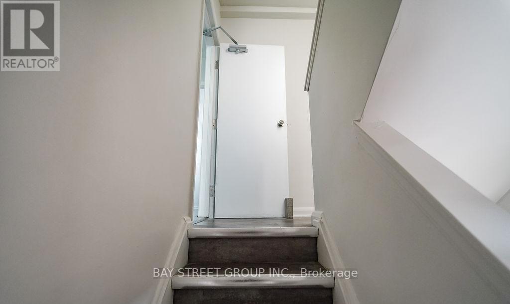 MAIN FLOOR - 2 ROWLEY AVENUE, Toronto (Mount Pleasant East) — photo 12