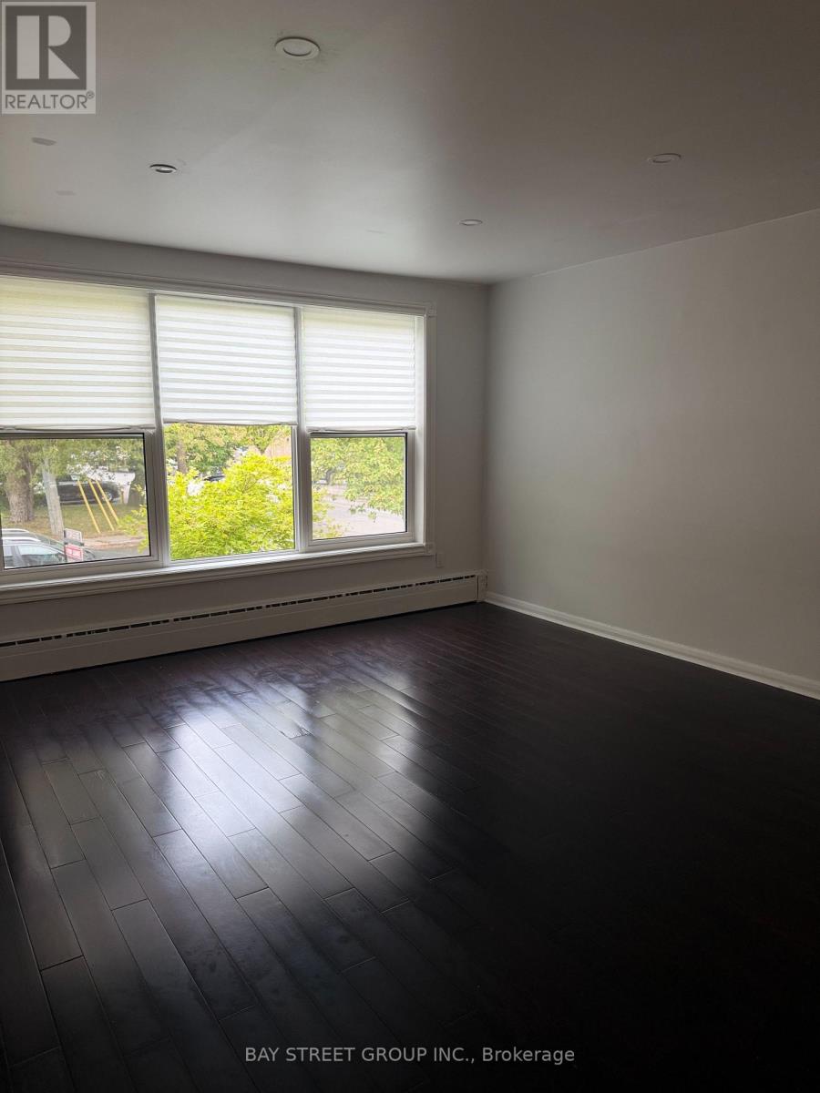MAIN FLOOR - 2 ROWLEY AVENUE, Toronto (Mount Pleasant East) — photo 5