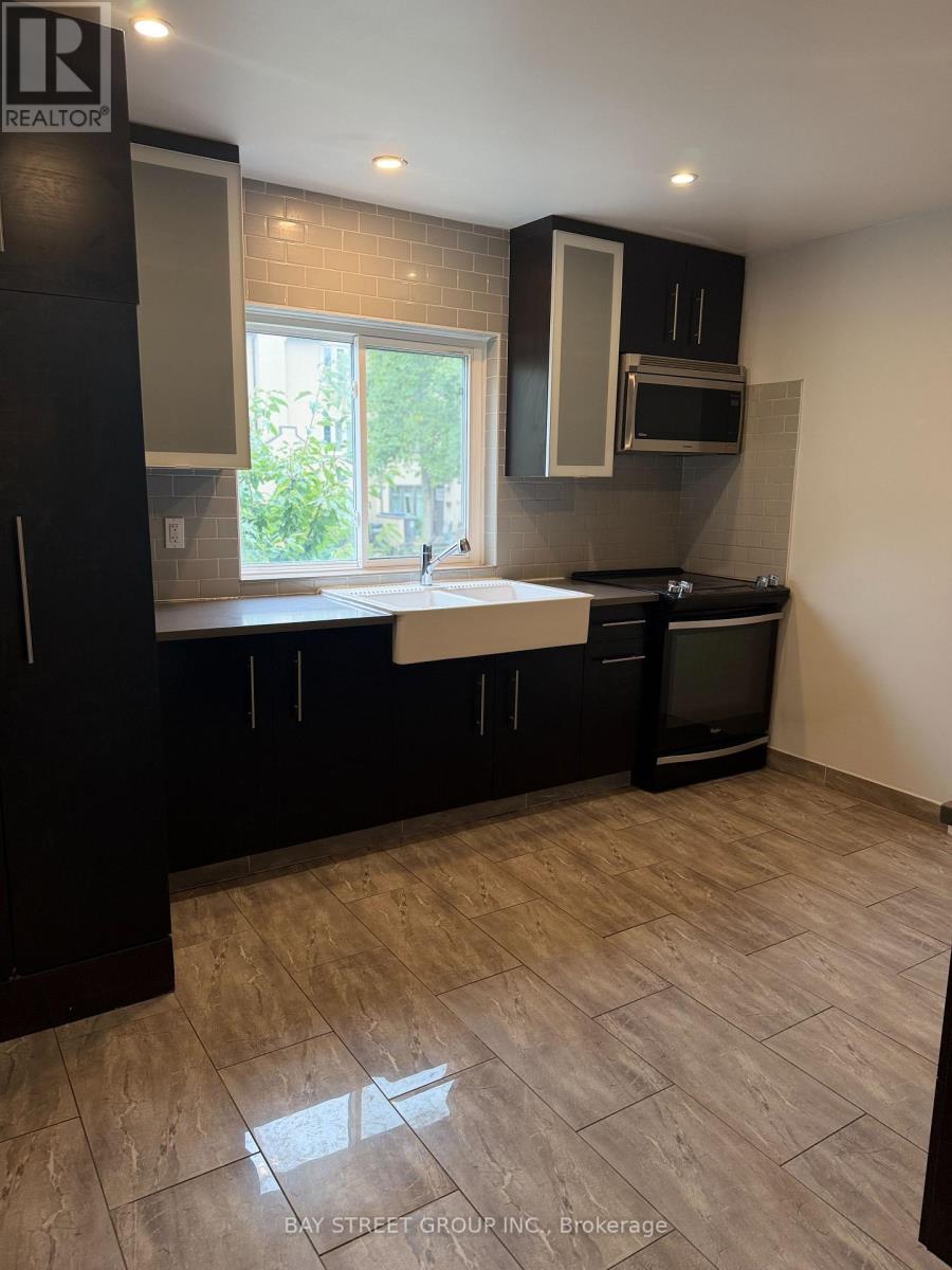MAIN FLOOR - 2 ROWLEY AVENUE, Toronto (Mount Pleasant East) — photo 7