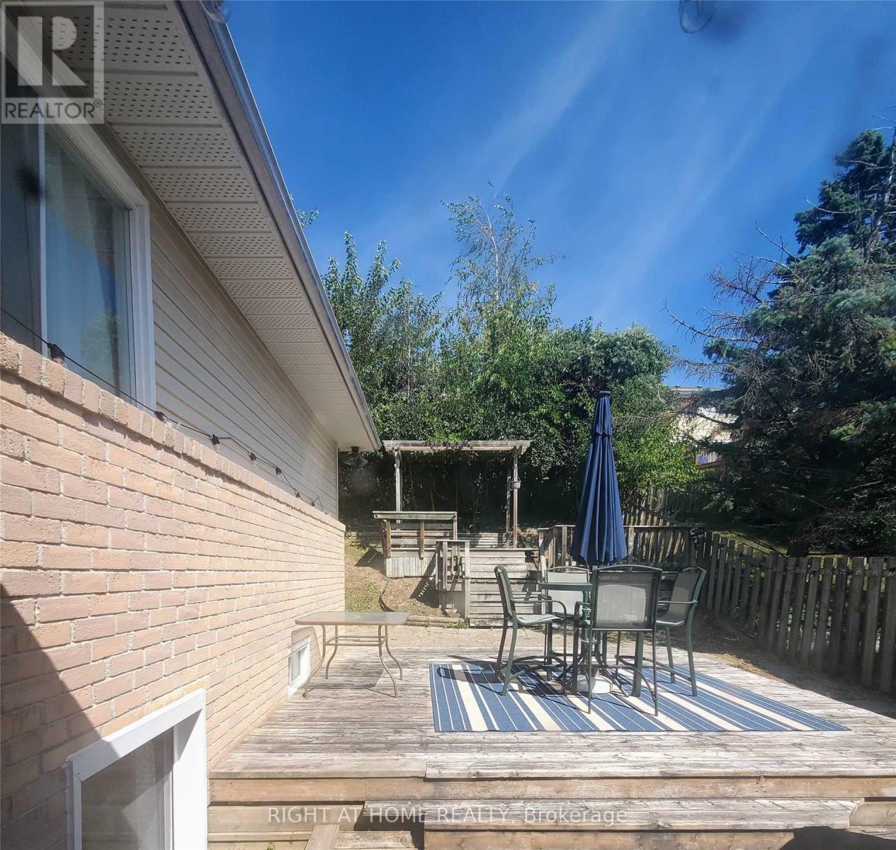 727 Down Crescent, Oshawa, ON photo 11