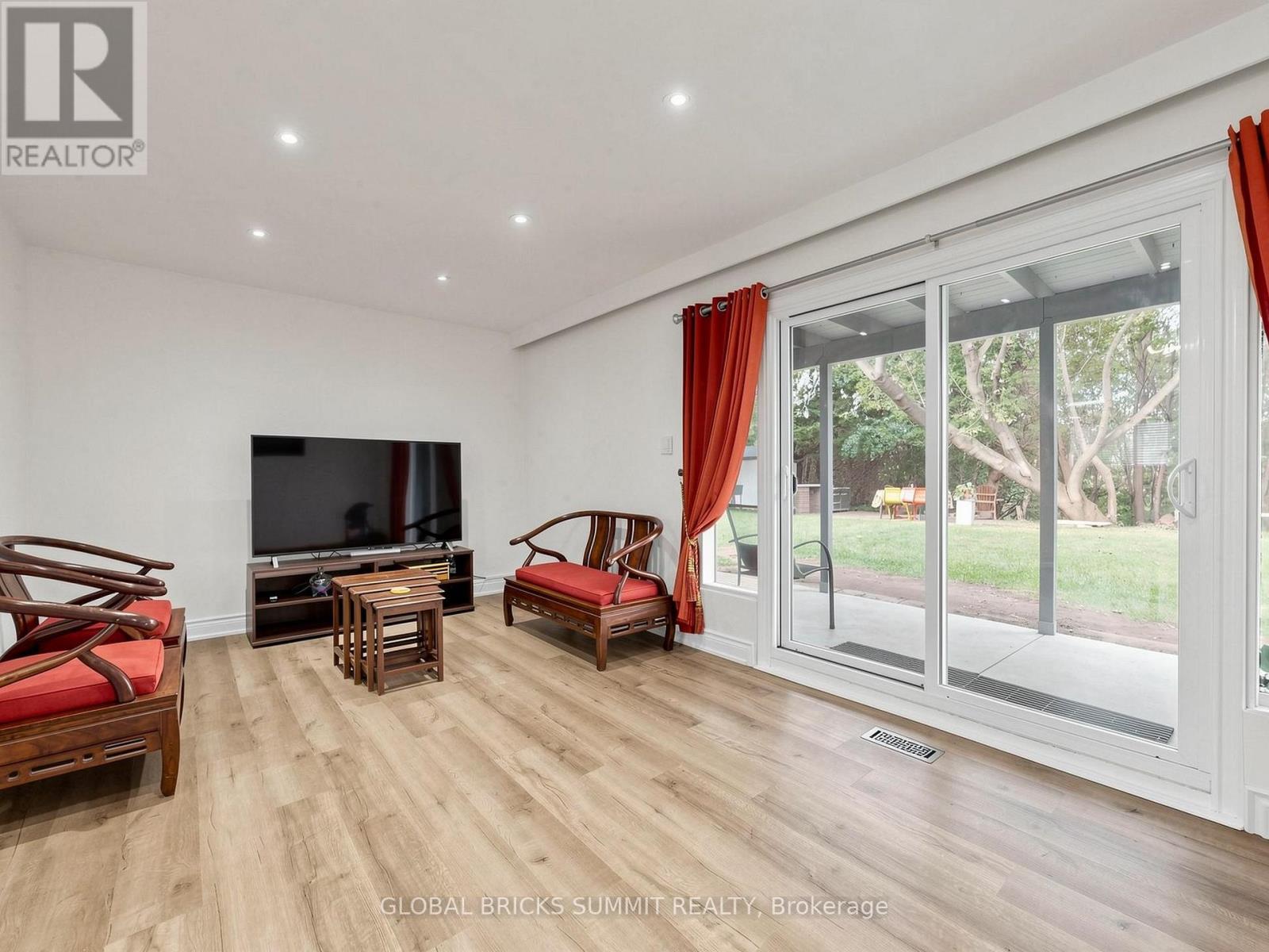 17 AMBOY ROAD - 8