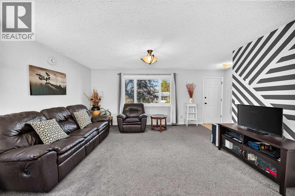 10647 Shillington Crescent SW - Image 18