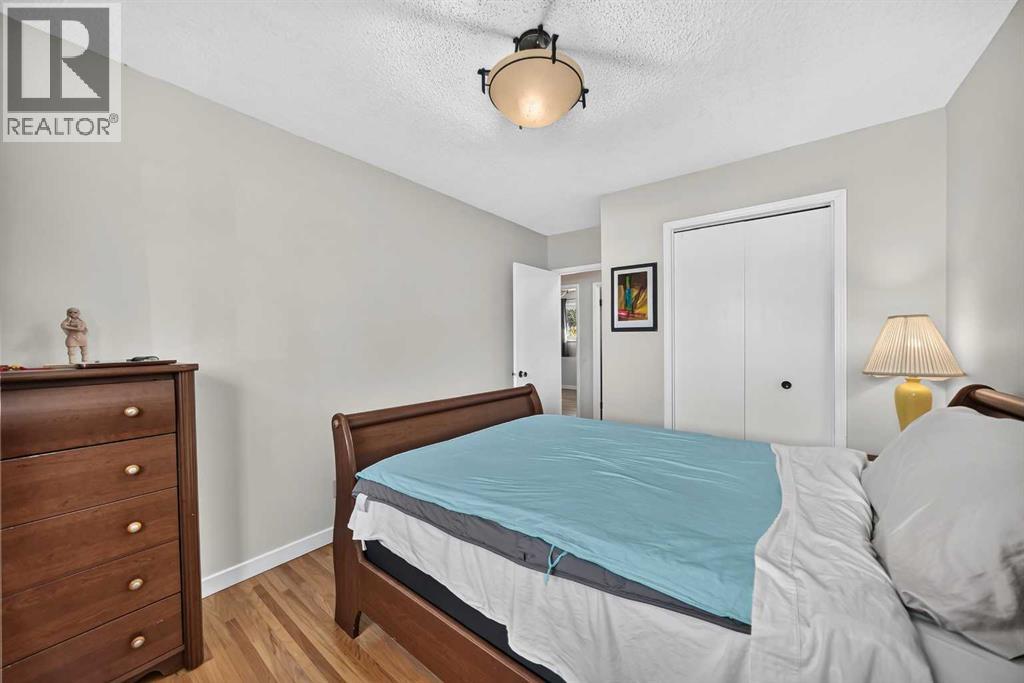 10647 Shillington Crescent SW - Image 25