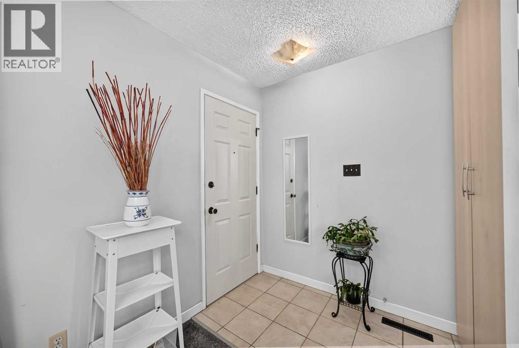 10647 Shillington Crescent SW - Image 3