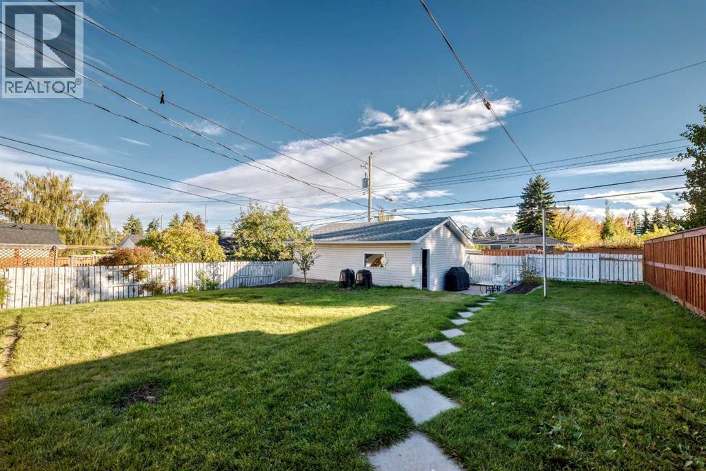 10647 Shillington Crescent SW - Image 44