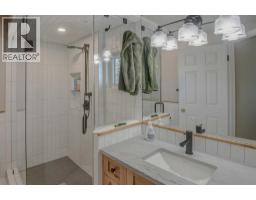 Bedroom - 96 Coachway Gardens Sw, Calgary, AB T3H2V9 Photo 9