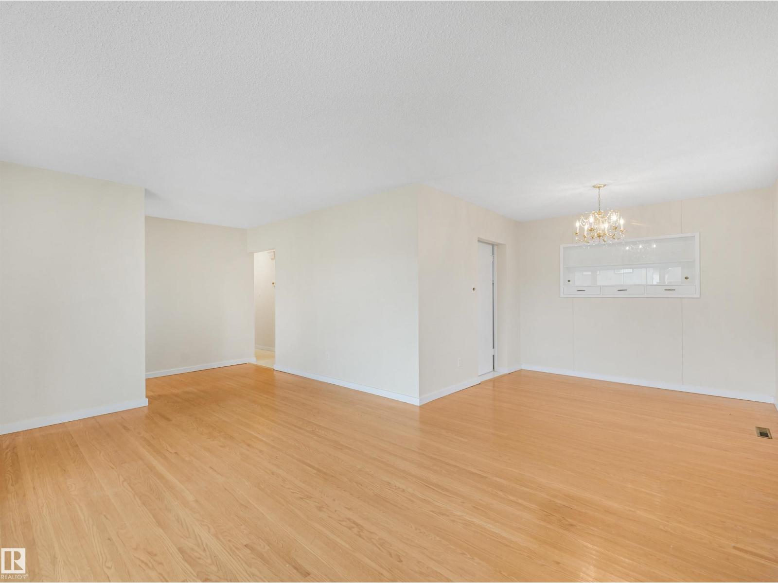 8016 161 ST NW - 7
