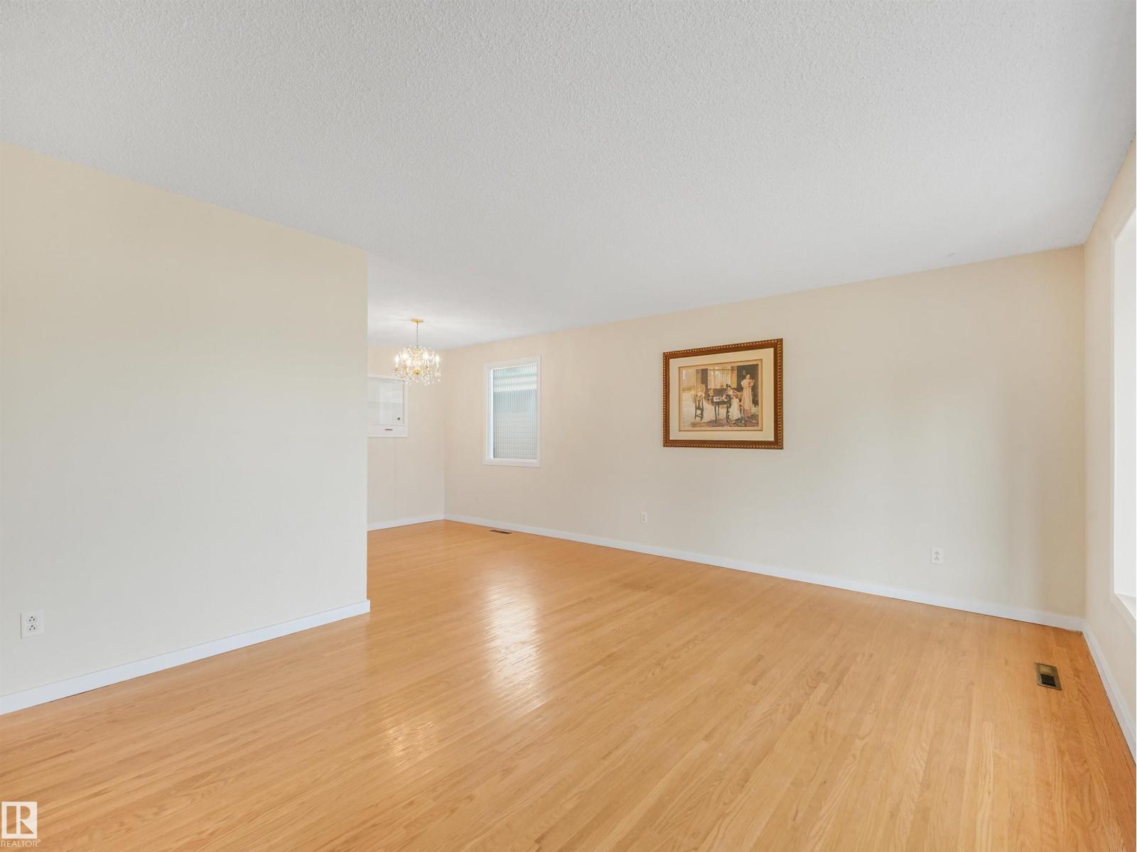 8016 161 ST NW - 6