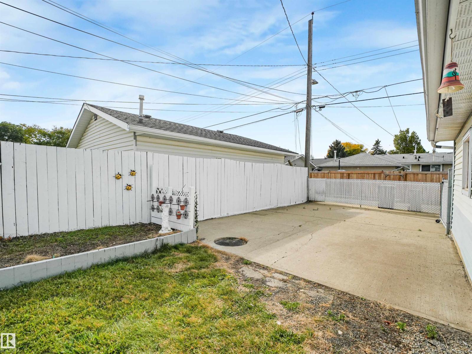 8016 161 ST NW - 55