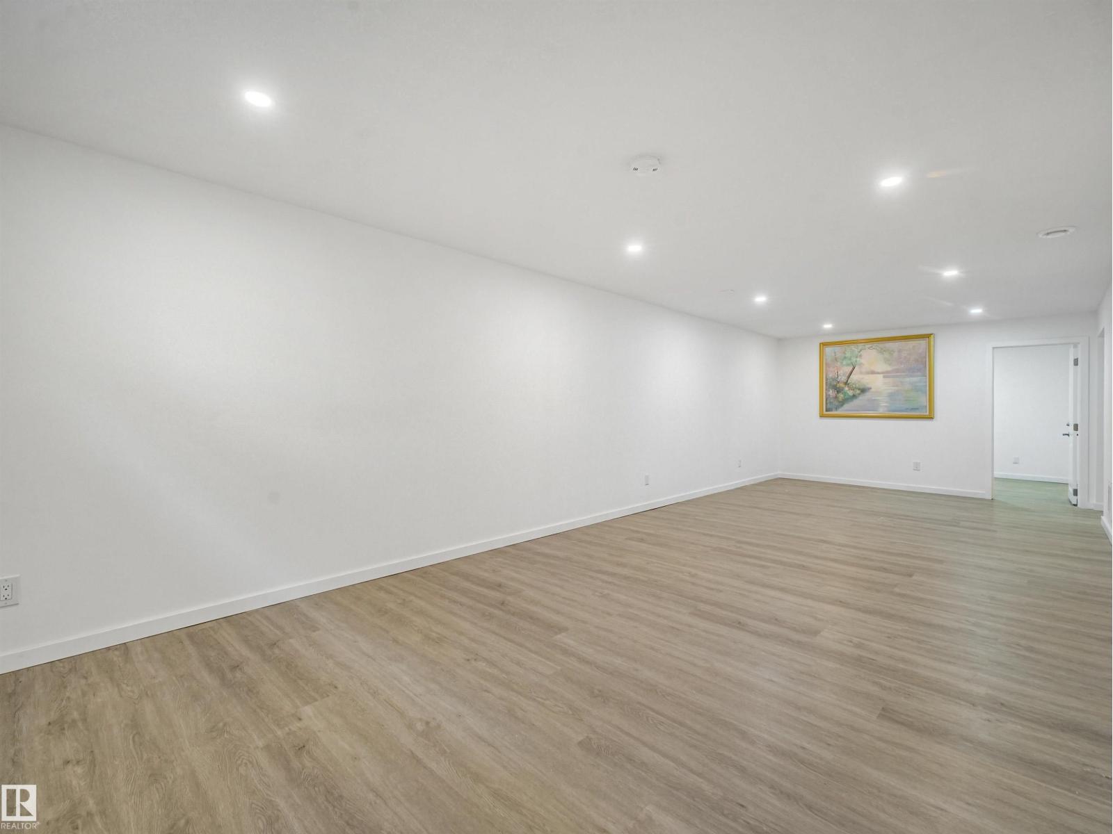 8016 161 ST NW - Image 35