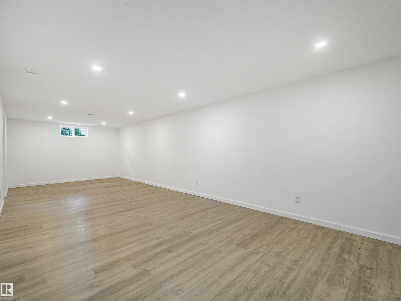 8016 161 ST NW - 37