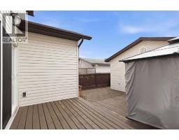 152 Chestnut Way, Fort Mcmurray, AB T9K0M7 Photo 35