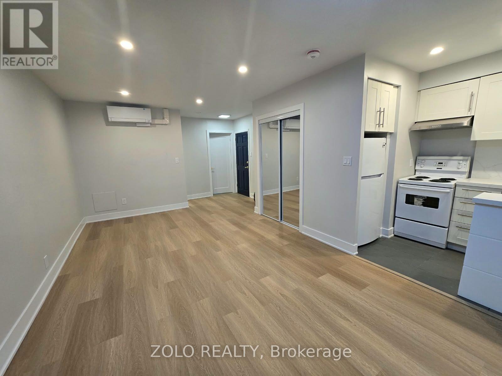 3525 Bathurst Street North — photo 4