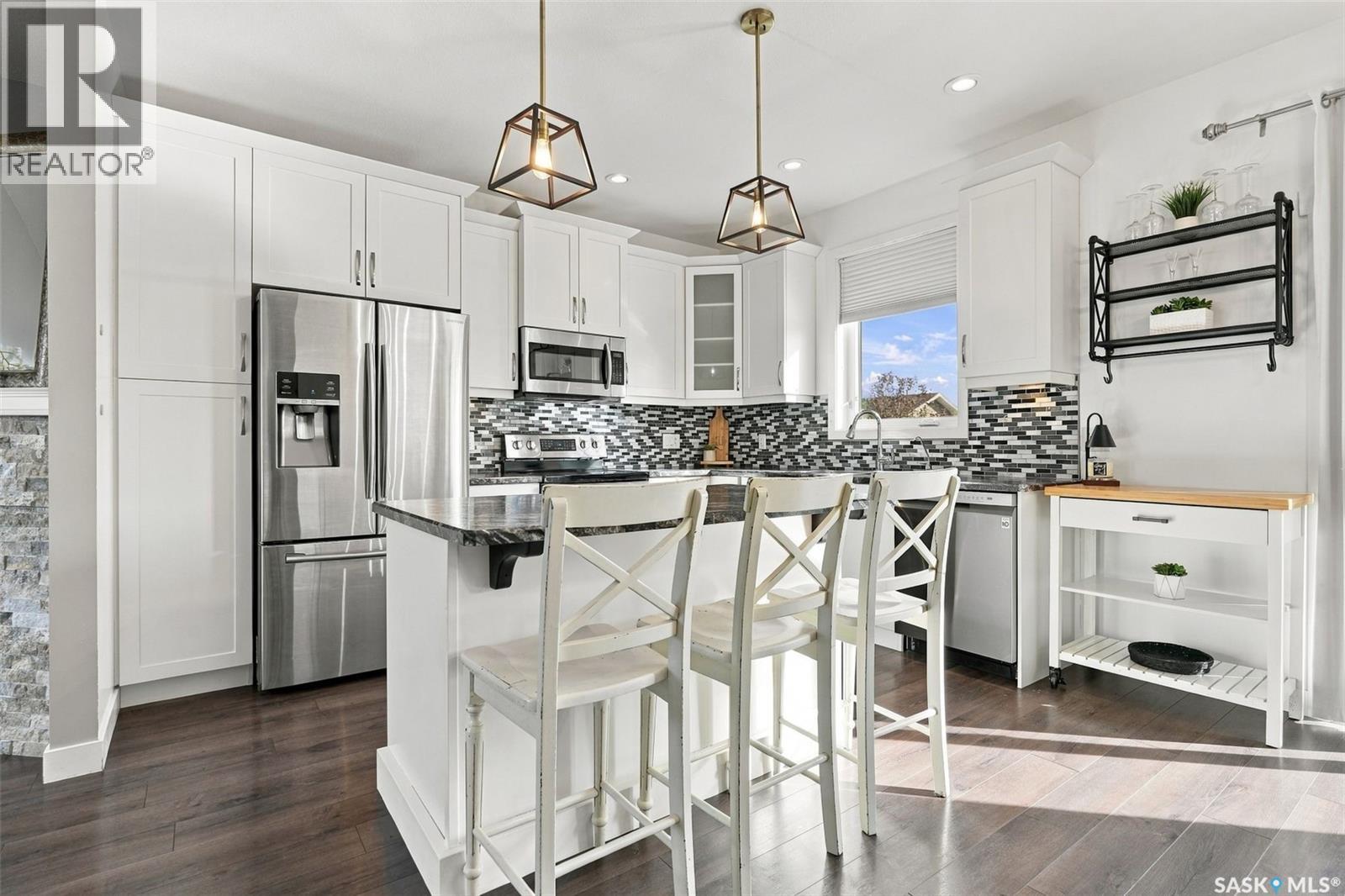 638 Aspen CRESCENT, Pilot Butte — photo 10