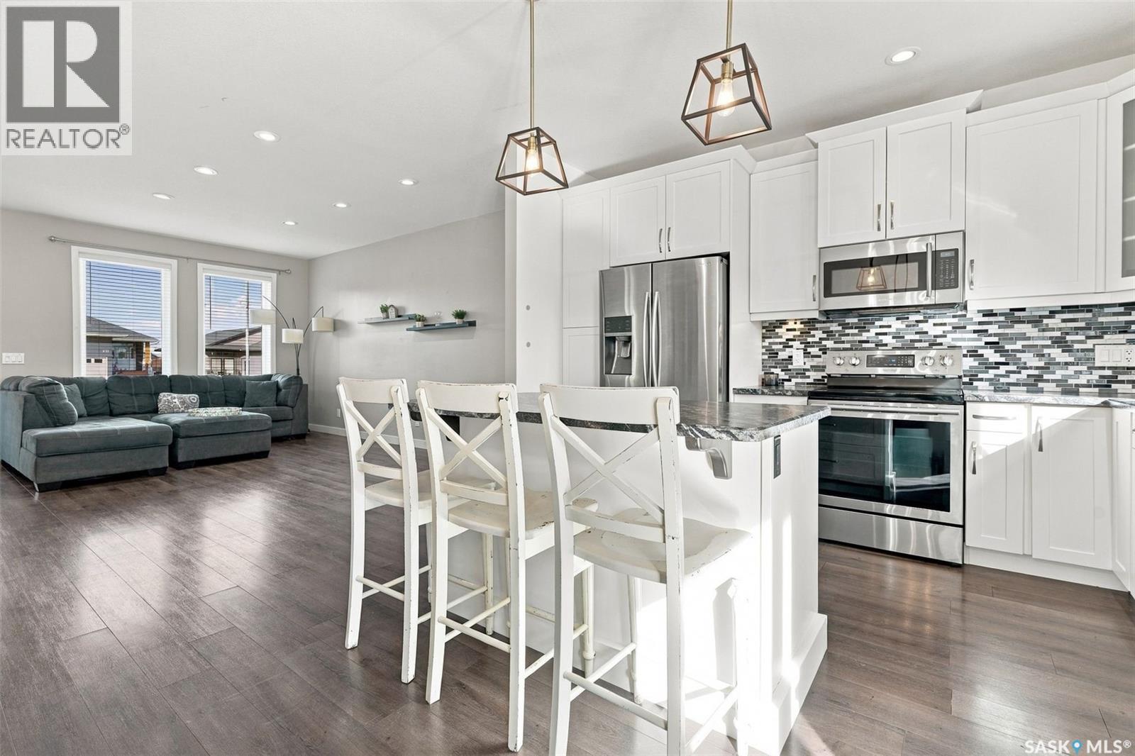 638 Aspen CRESCENT, Pilot Butte — photo 12