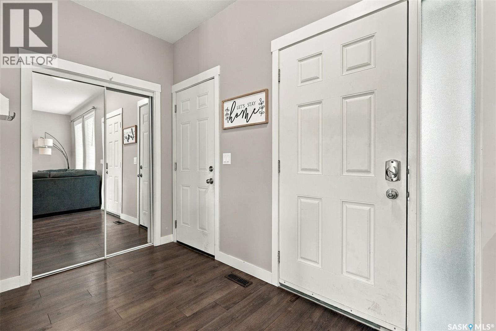 638 Aspen CRESCENT, Pilot Butte — photo 3